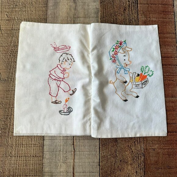 Vintage Hand-Painted Soft Cover Christmas Storybook With Illustrations - Picture 5 of 8